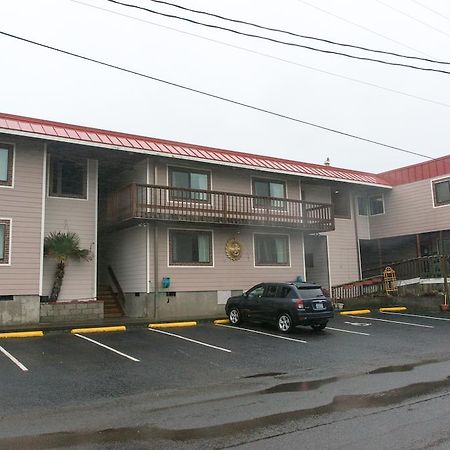 Tradewinds Motel Рокуэй-Бич Экстерьер фото