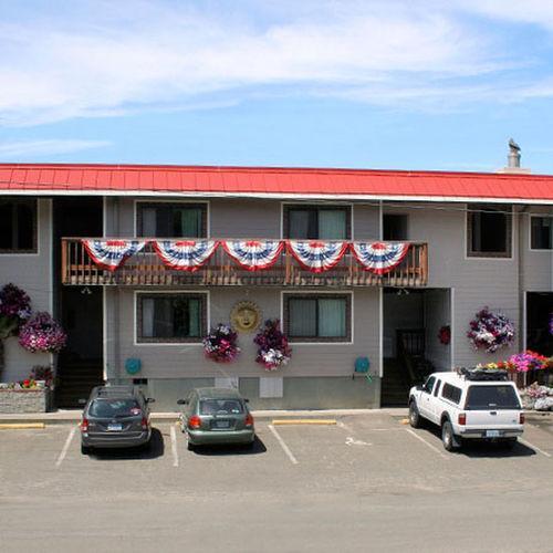 Tradewinds Motel Рокуэй-Бич Экстерьер фото