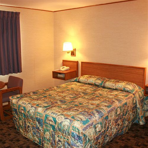 Tradewinds Motel Рокуэй-Бич Номер фото
