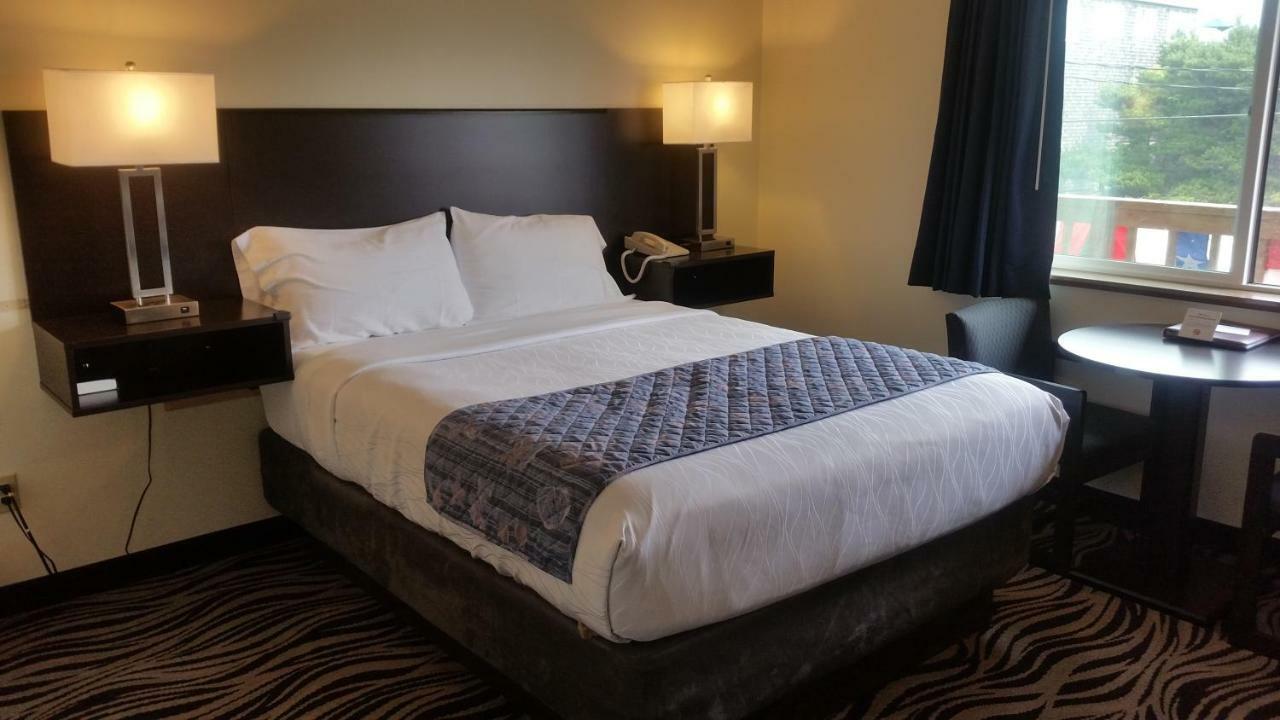 Tradewinds Motel Рокуэй-Бич Экстерьер фото